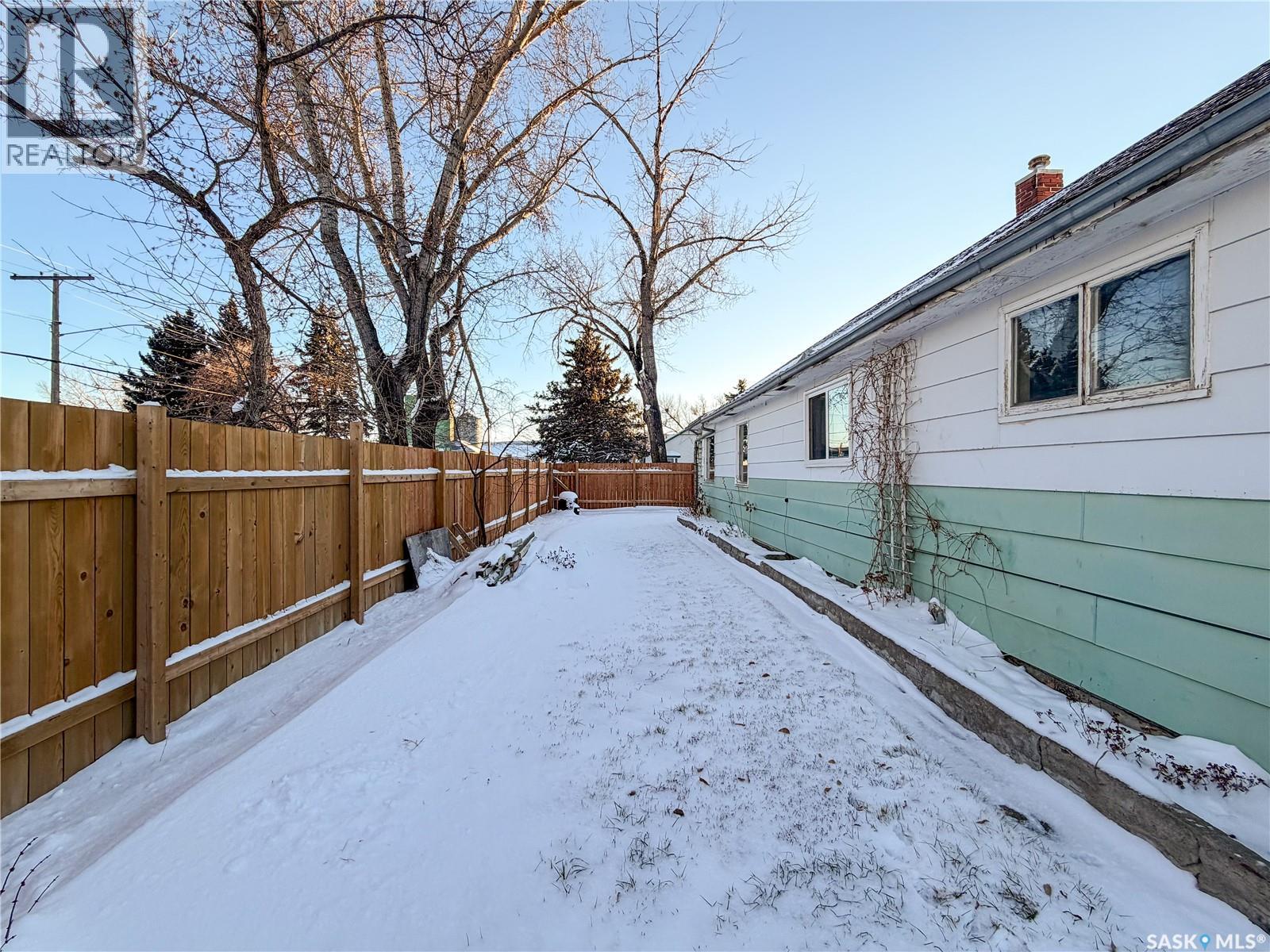 301 Front Street, Eastend, SK - Outdoor