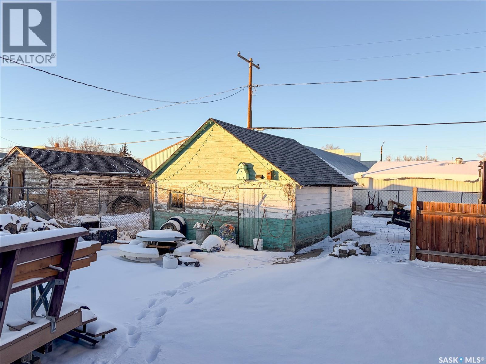 301 Front Street, Eastend, SK - Outdoor