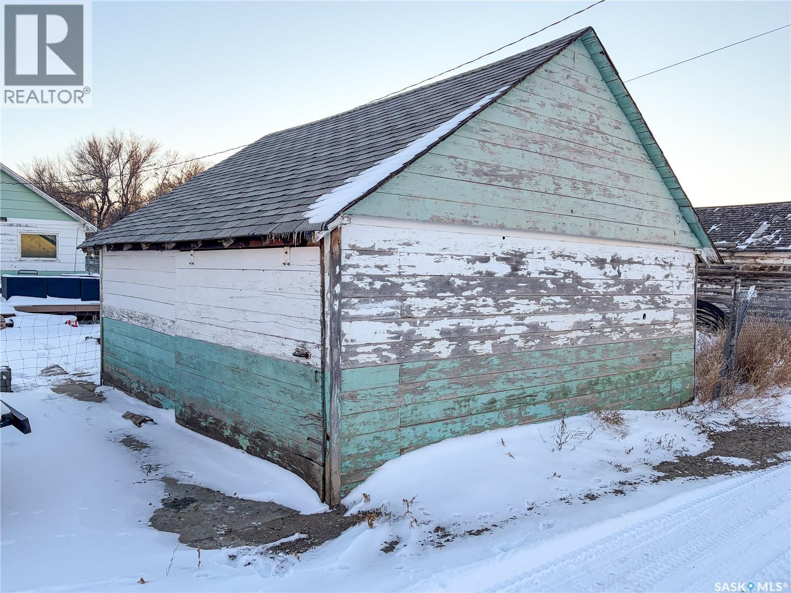 301 Front Street, Eastend, SK - Outdoor