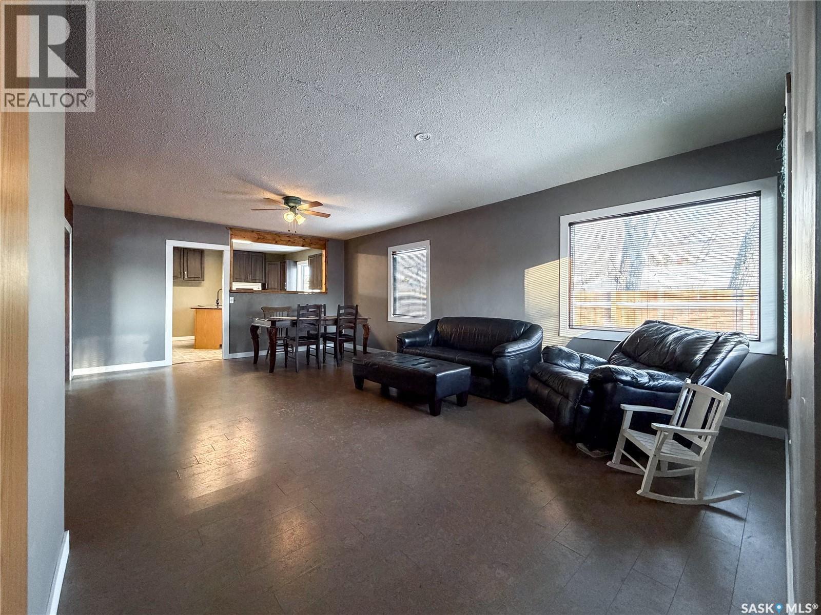 301 Front Street, Eastend, SK - Indoor Photo Showing Living Room