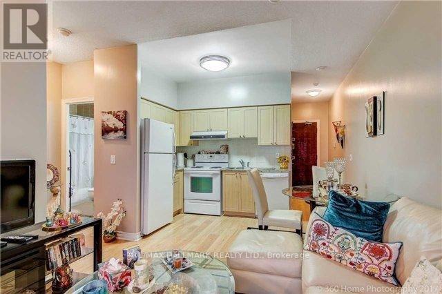 1001 - 15 North Park Road, Vaughan, ON - Indoor