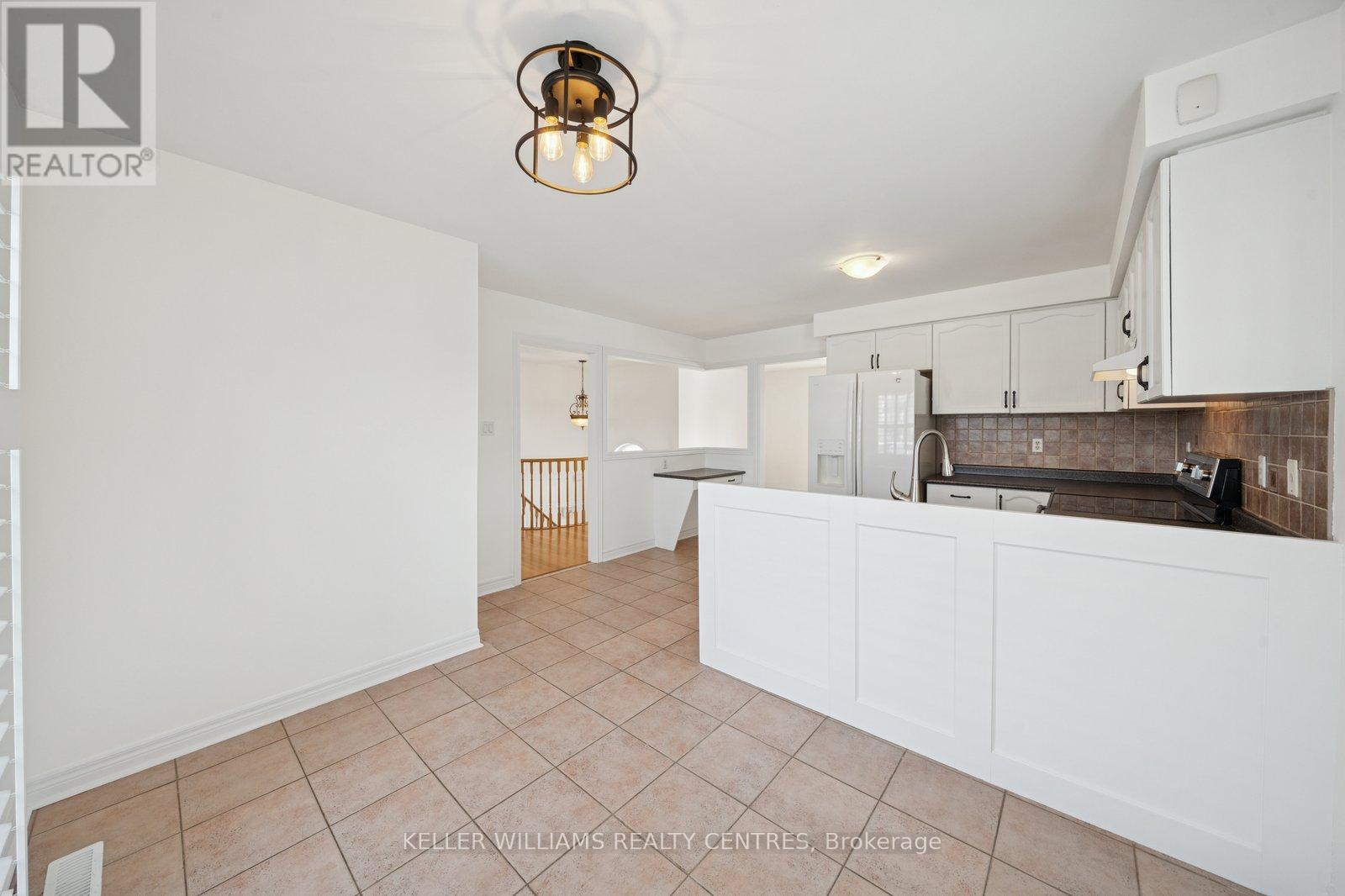 10 Margaret Place, Georgina, ON - Indoor Photo Showing Kitchen