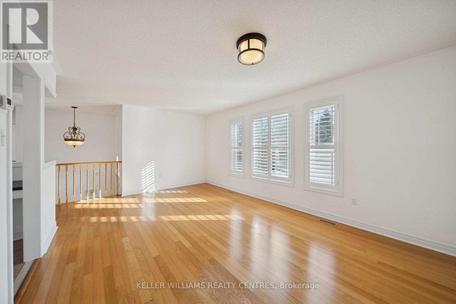 10 Margaret Place, Georgina, ON - Indoor Photo Showing Other Room