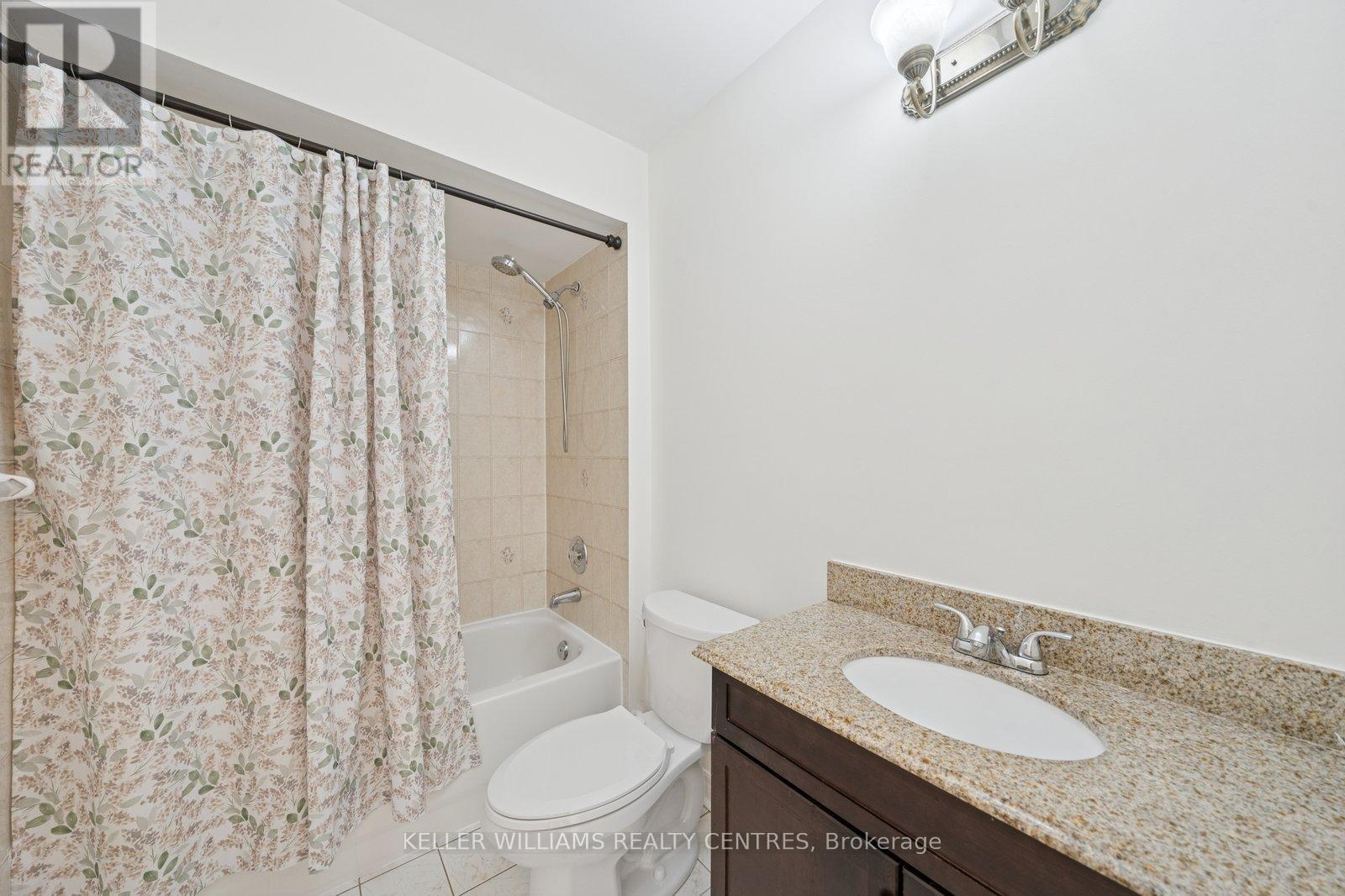 10 Margaret Place, Georgina, ON - Indoor Photo Showing Bathroom