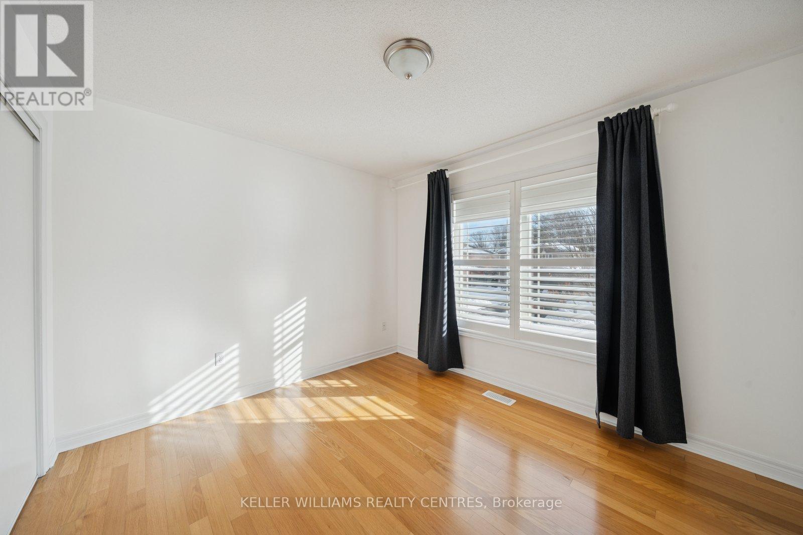 10 Margaret Place, Georgina, ON - Indoor Photo Showing Other Room