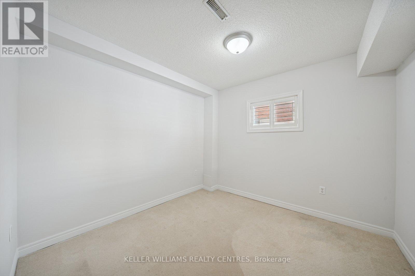 10 Margaret Place, Georgina, ON - Indoor Photo Showing Other Room