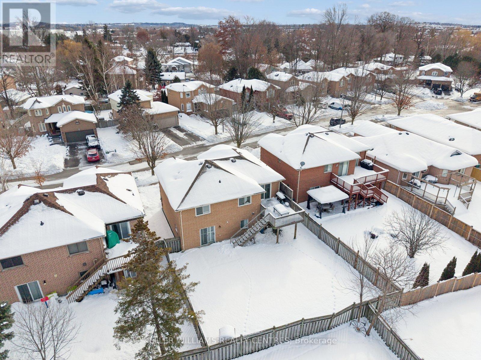 10 Margaret Place, Georgina, ON - Outdoor With View