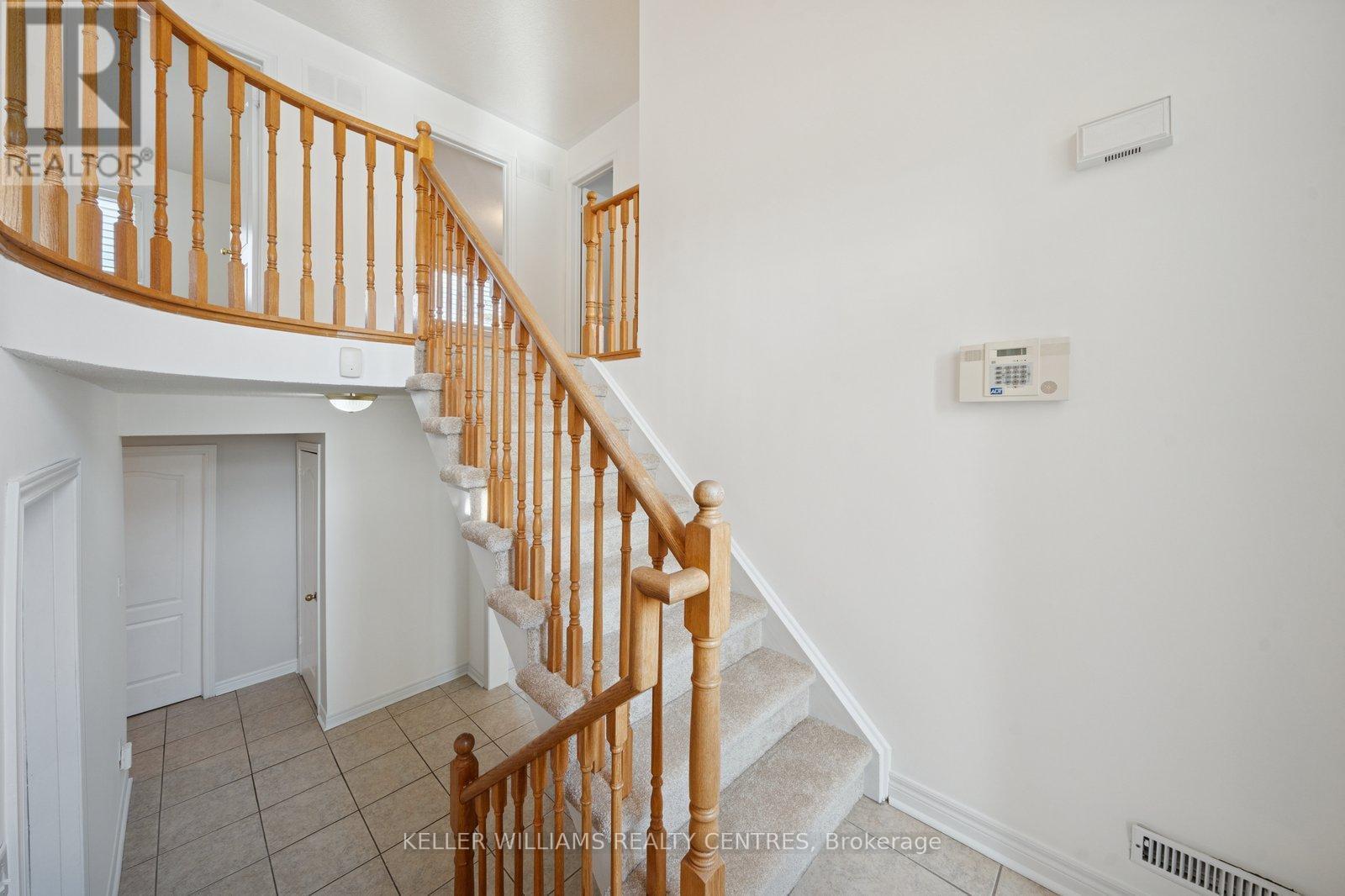 10 Margaret Place, Georgina, ON - Indoor Photo Showing Other Room