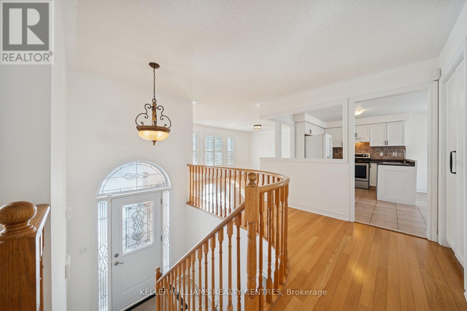 10 Margaret Place, Georgina, ON - Indoor Photo Showing Other Room