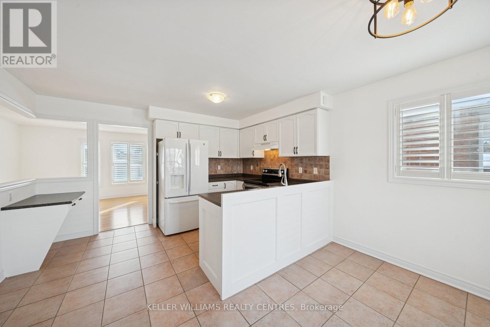10 Margaret Place, Georgina, ON - Indoor Photo Showing Kitchen
