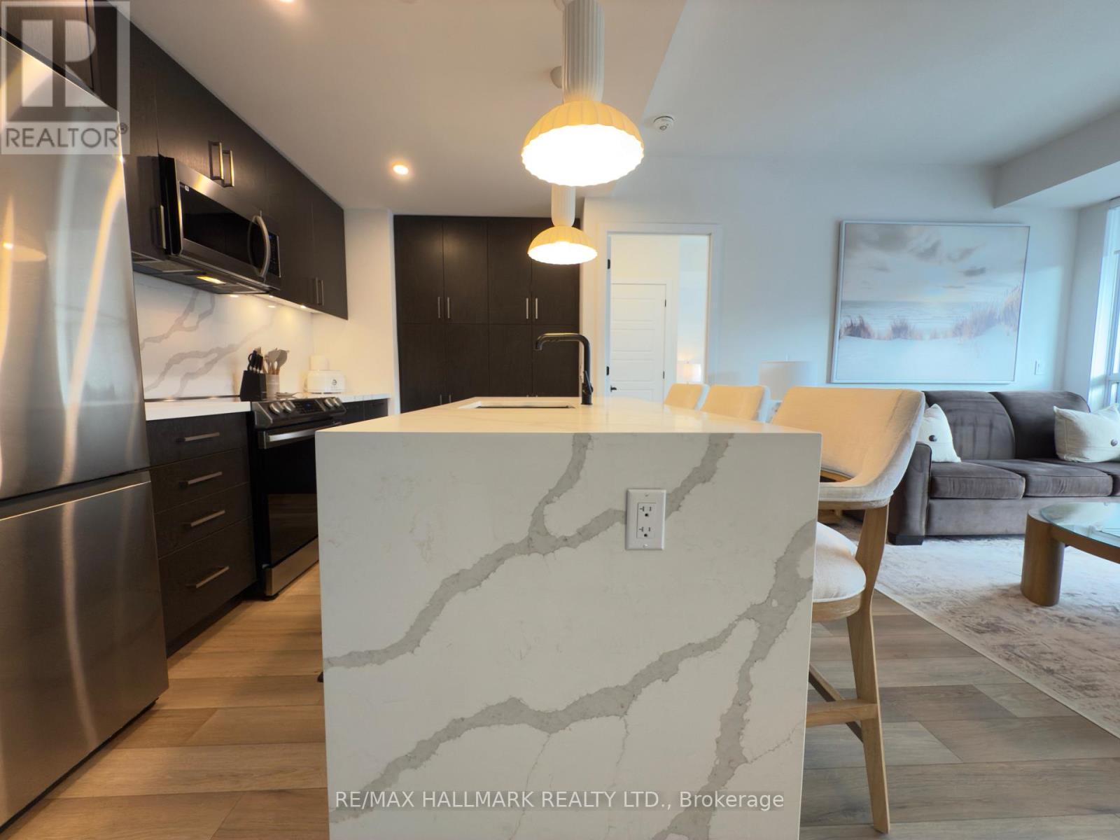 321 - 415 Sea Ray Avenue, Innisfil, ON - Indoor Photo Showing Kitchen