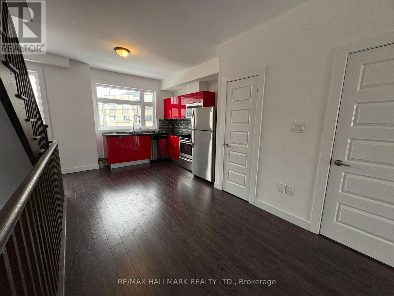 21 - 540 Essa Road, Barrie, ON - Indoor