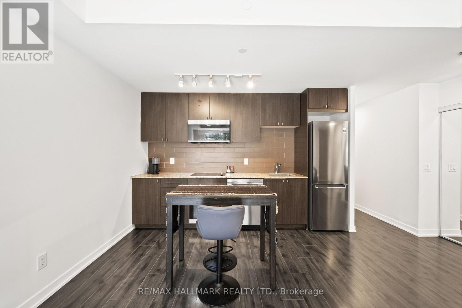 Th3 - 18 Rean Drive, Toronto, ON - Indoor Photo Showing Kitchen With Stainless Steel Kitchen