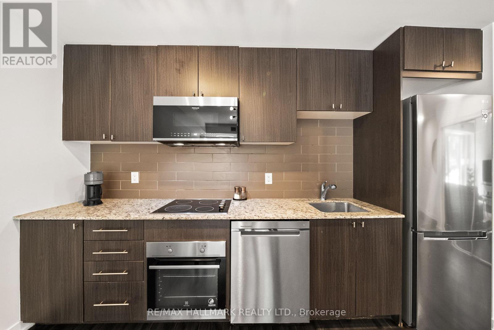 Th3 - 18 Rean Drive, Toronto, ON - Indoor Photo Showing Kitchen With Stainless Steel Kitchen With Upgraded Kitchen