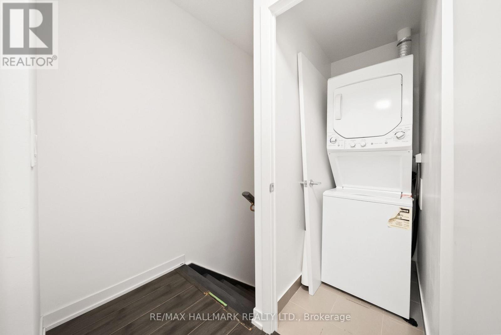 Th3 - 18 Rean Drive, Toronto, ON - Indoor Photo Showing Laundry Room