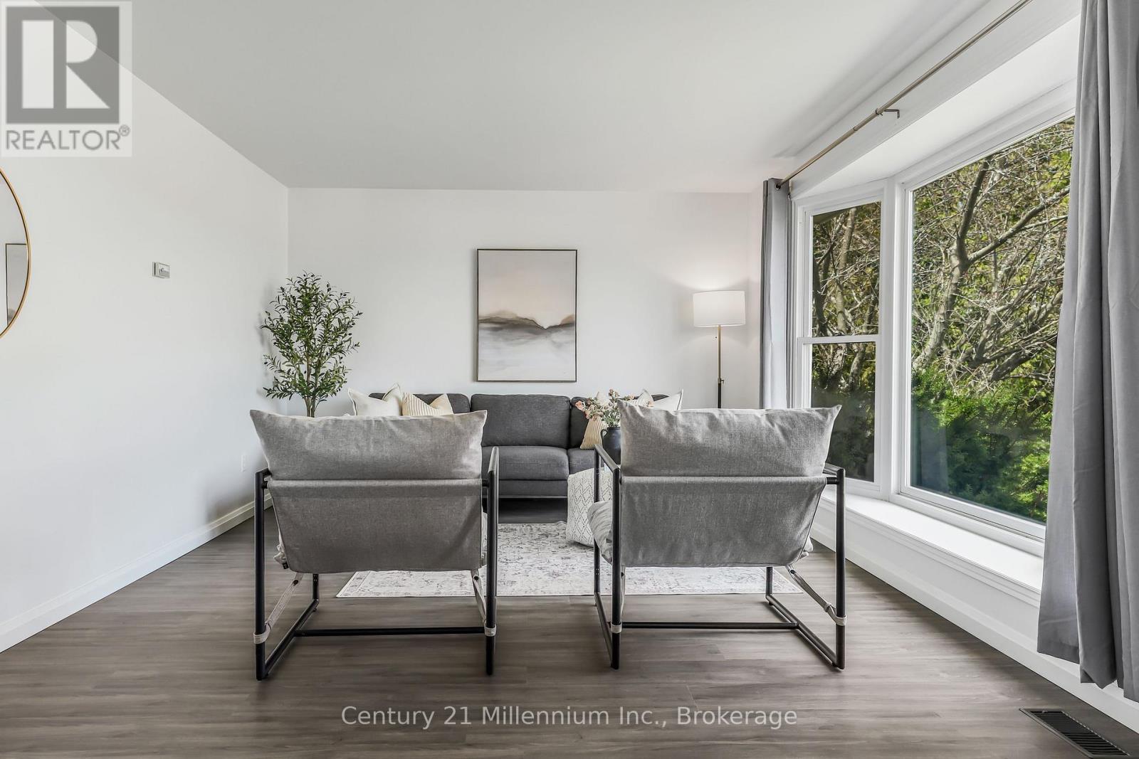 1185 Highway 6, South Bruce Peninsula, ON - Indoor Photo Showing Living Room