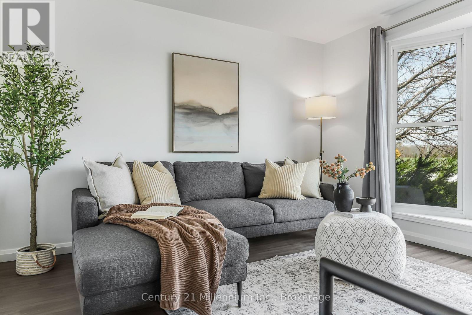 1185 Highway 6, South Bruce Peninsula, ON - Indoor Photo Showing Living Room