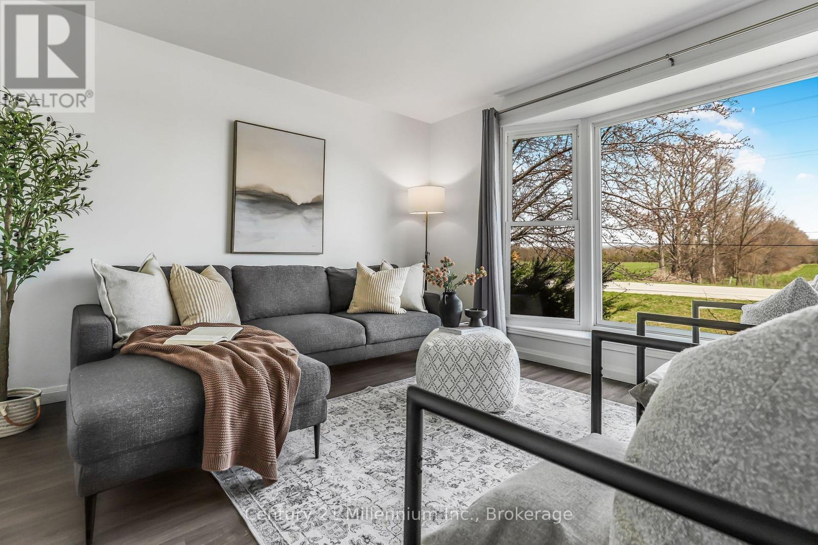 1185 Highway 6, South Bruce Peninsula, ON - Indoor Photo Showing Living Room