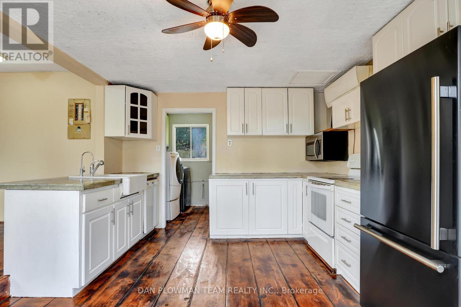 1919 Irondale Road, Highlands East, ON - Indoor Photo Showing Kitchen