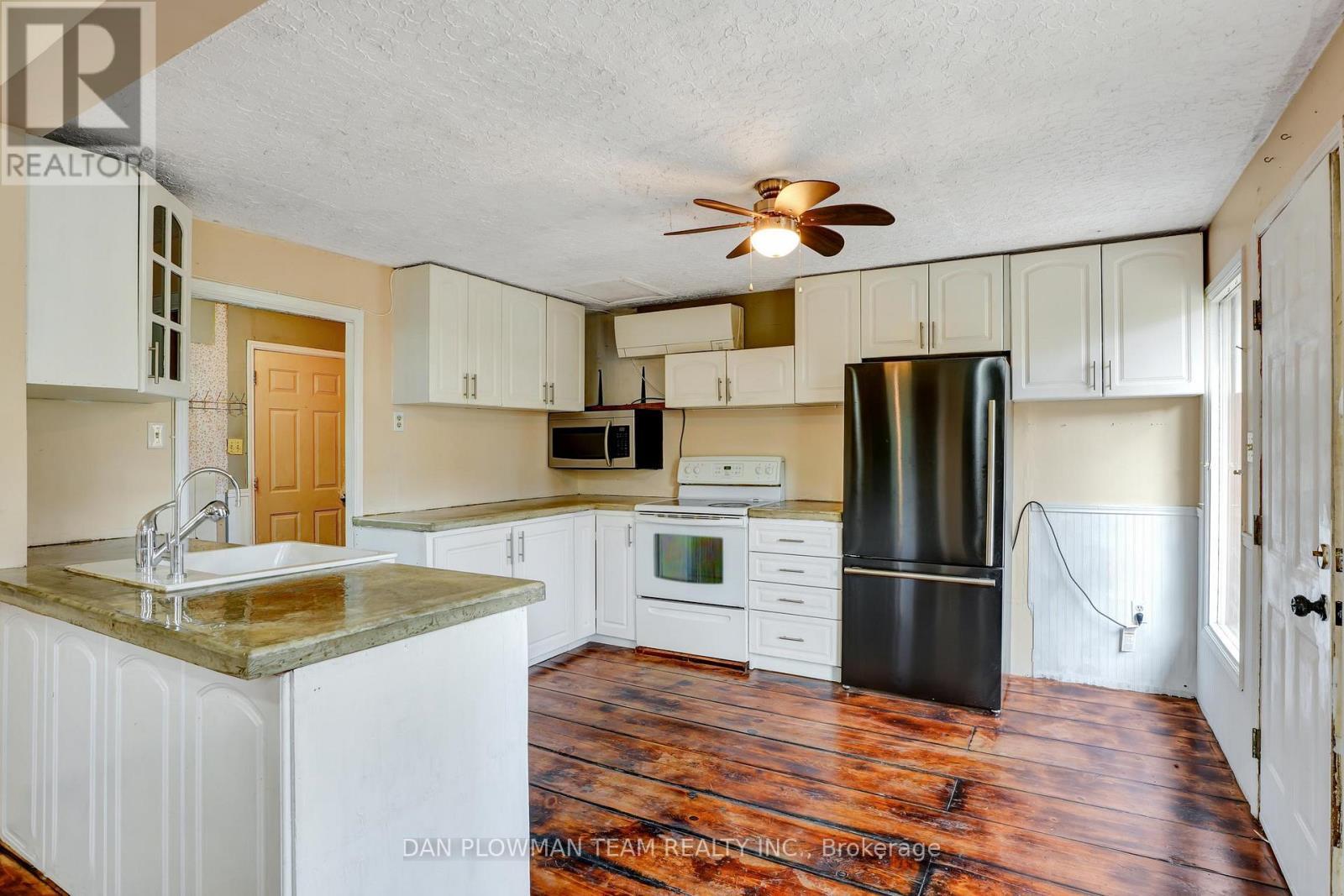 1919 Irondale Road, Highlands East, ON - Indoor Photo Showing Kitchen