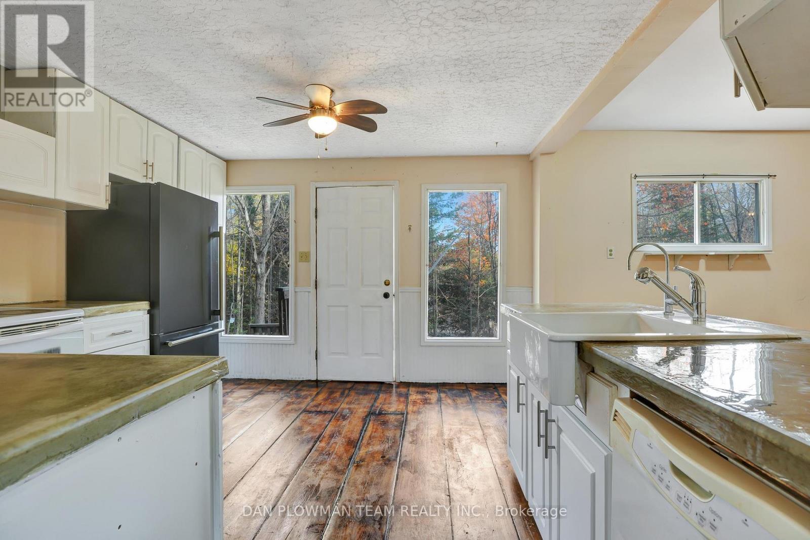1919 Irondale Road, Highlands East, ON - Indoor Photo Showing Kitchen