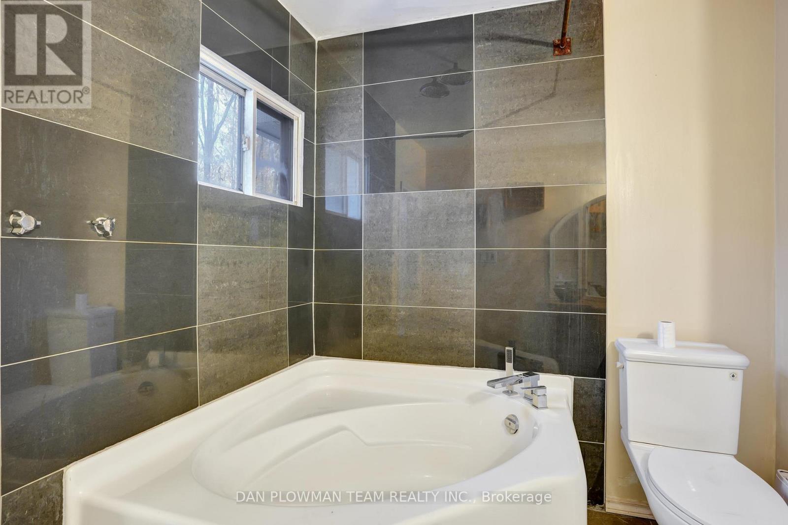 1919 Irondale Road, Highlands East, ON - Indoor Photo Showing Bathroom