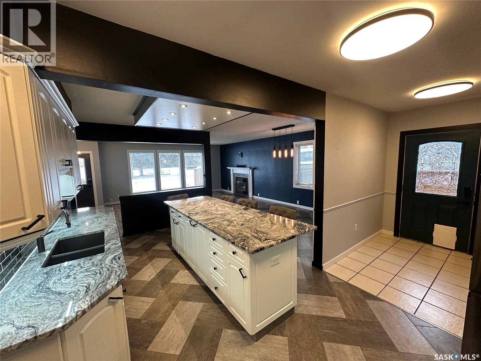 801 5Th Avenue, Whitewood, SK - Indoor