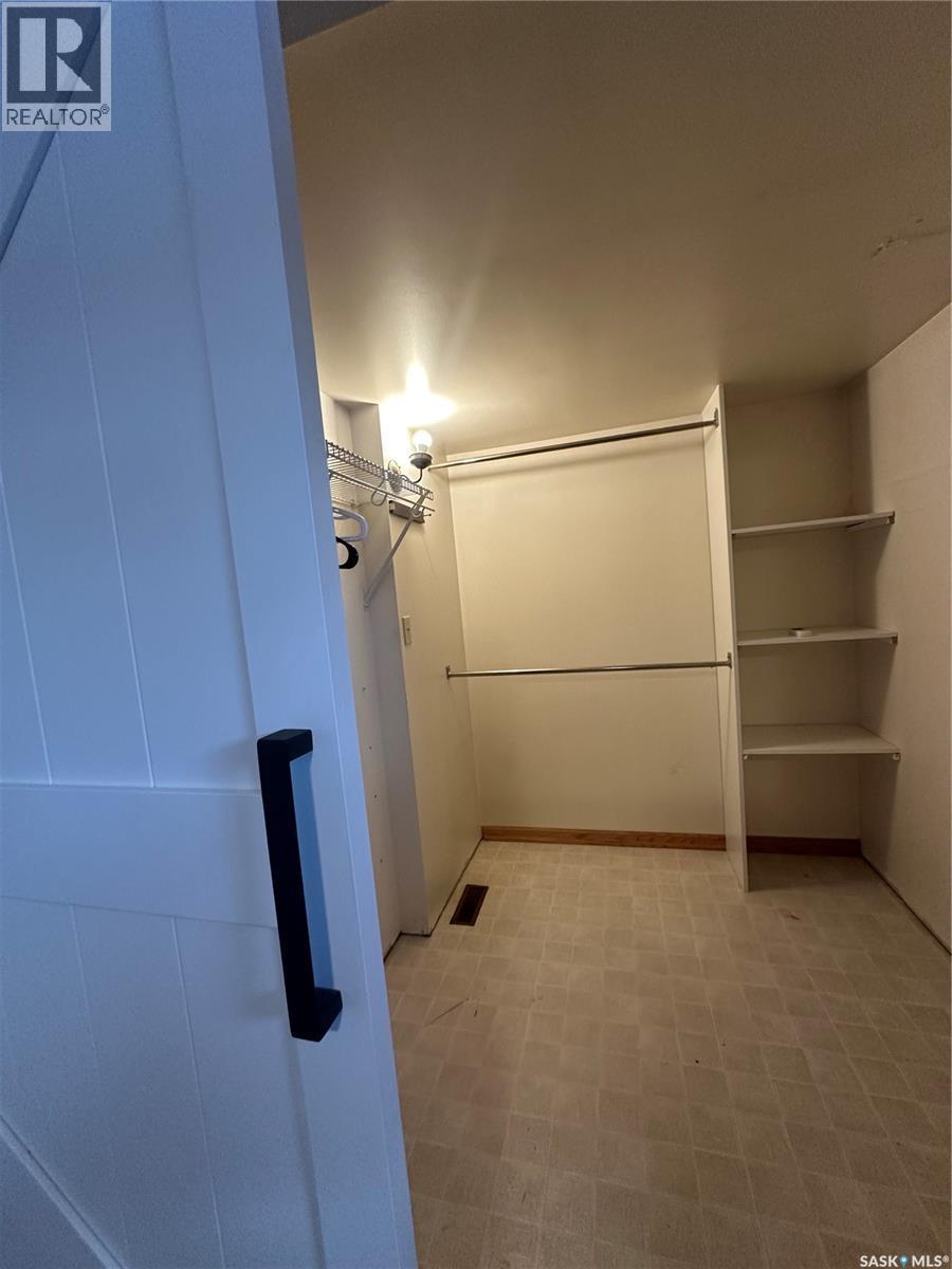 801 5Th Avenue, Whitewood, SK - Indoor