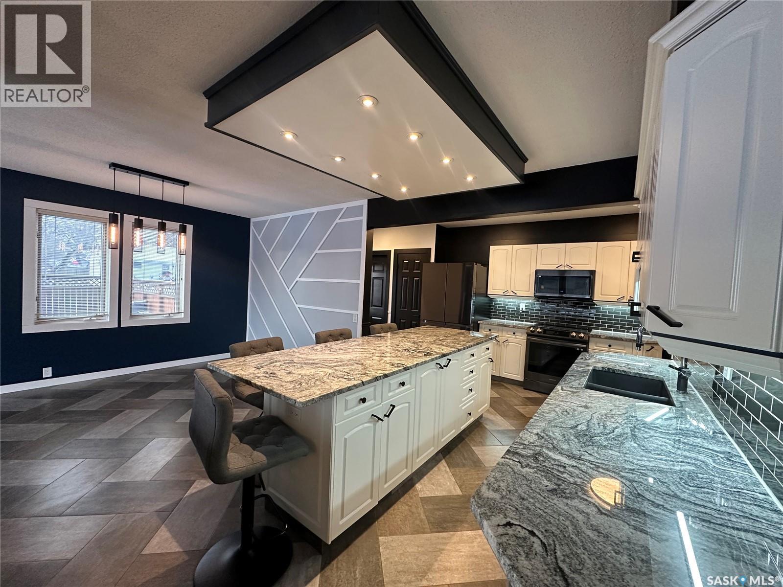 801 5Th Avenue, Whitewood, SK - Indoor Photo Showing Kitchen