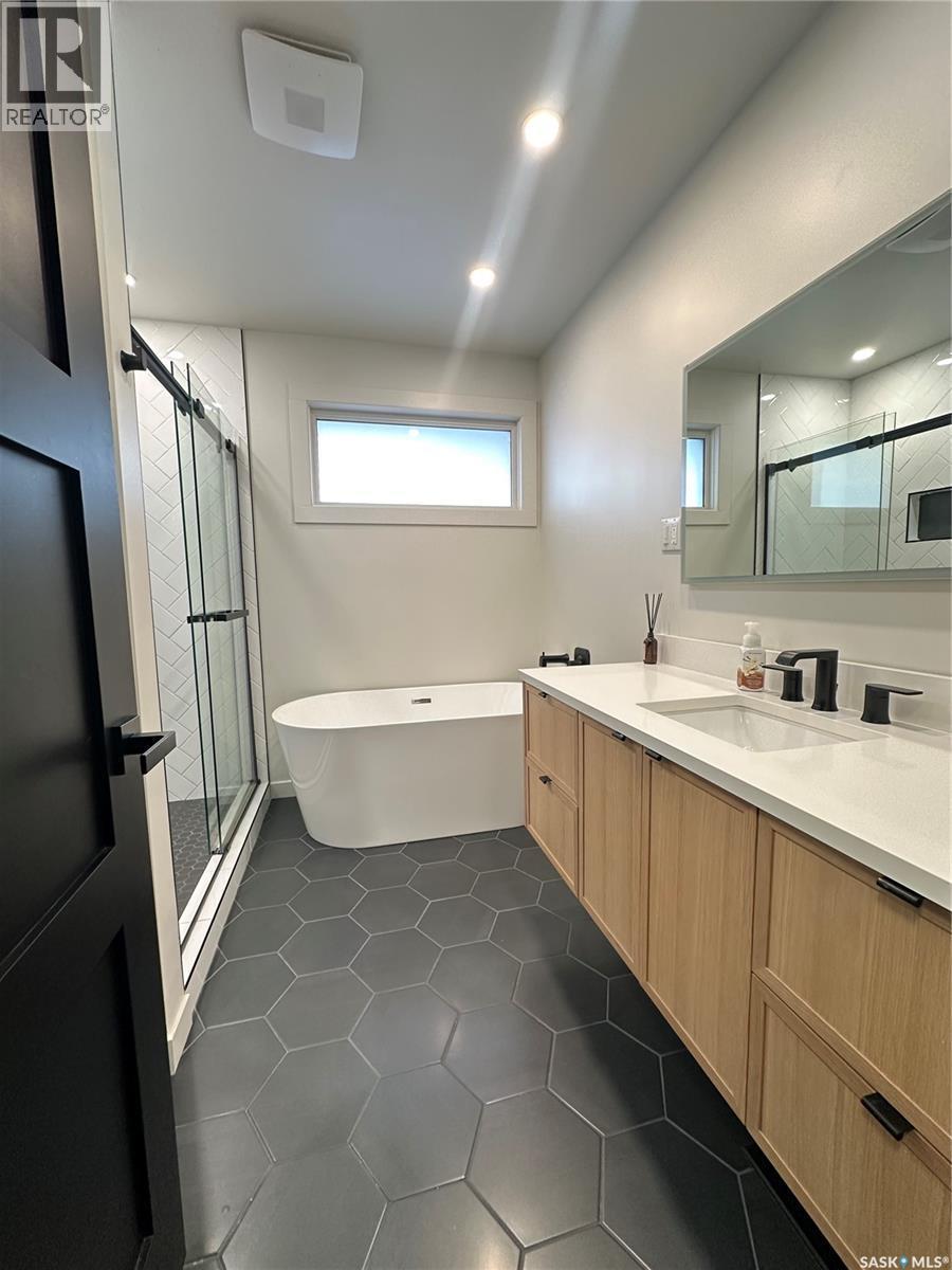 801 5Th Avenue, Whitewood, SK - Indoor Photo Showing Bathroom