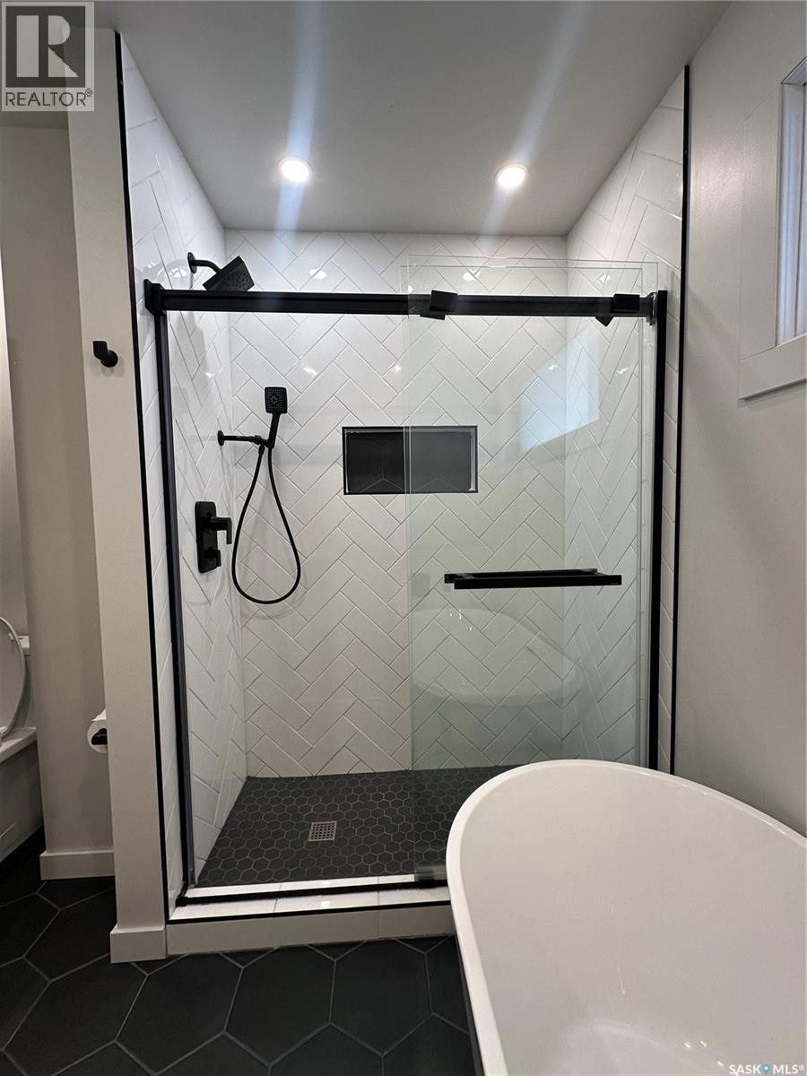 801 5Th Avenue, Whitewood, SK - Indoor Photo Showing Bathroom