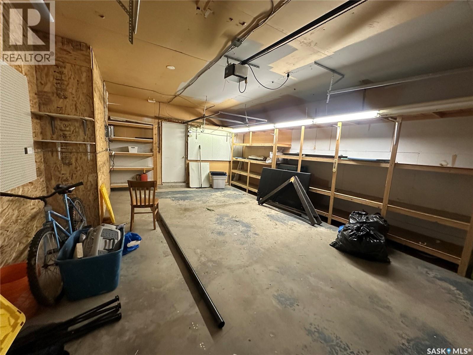 801 5Th Avenue, Whitewood, SK - Indoor Photo Showing Garage