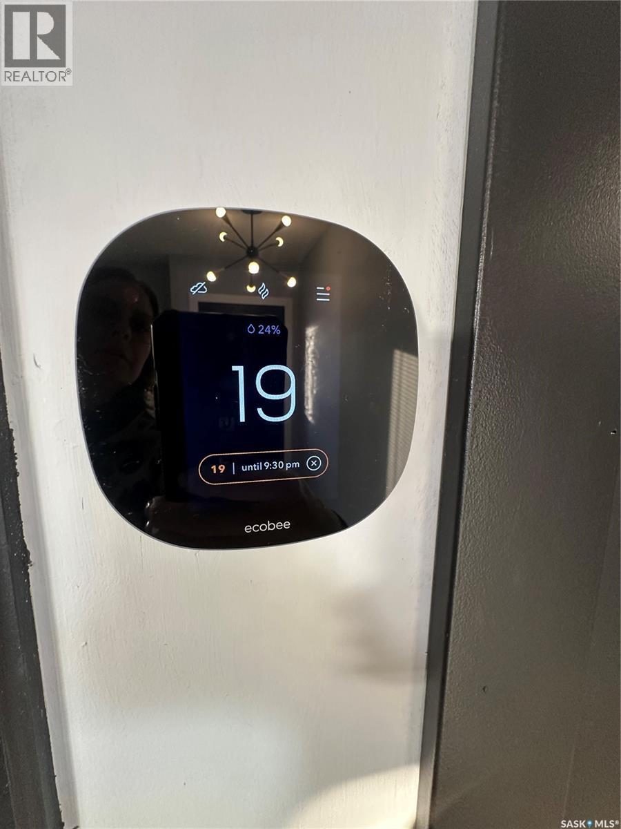 801 5Th Avenue, Whitewood, SK - Indoor