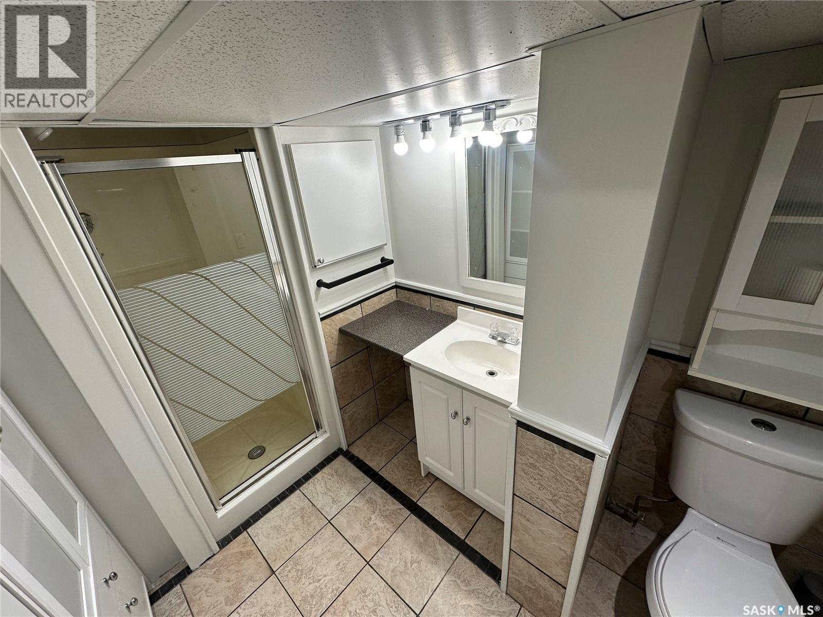 801 5Th Avenue, Whitewood, SK - Indoor Photo Showing Bathroom