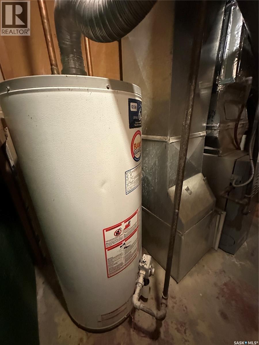 801 5Th Avenue, Whitewood, SK - Indoor Photo Showing Basement