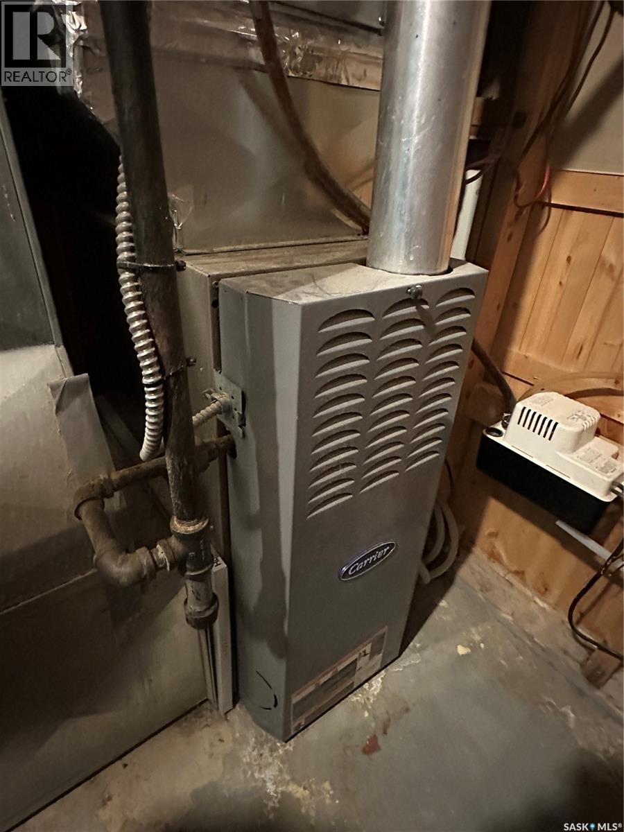 801 5Th Avenue, Whitewood, SK - Indoor Photo Showing Basement