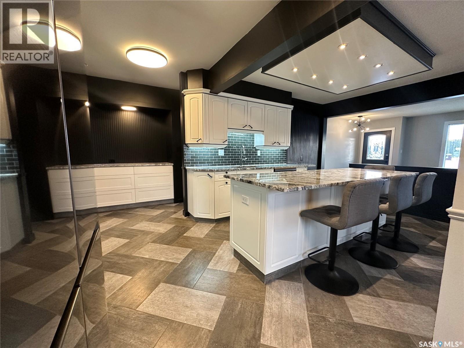 801 5Th Avenue, Whitewood, SK - Indoor Photo Showing Kitchen With Upgraded Kitchen