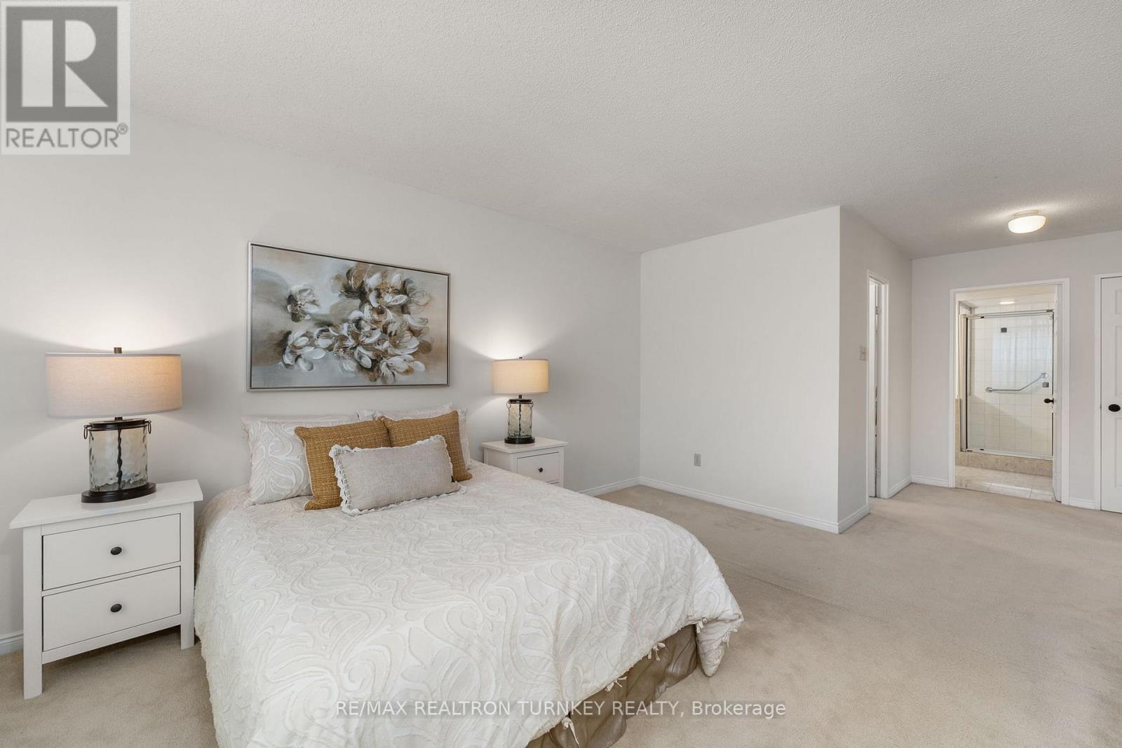 114 - 14924 Yonge Street, Aurora, ON - Indoor Photo Showing Bedroom