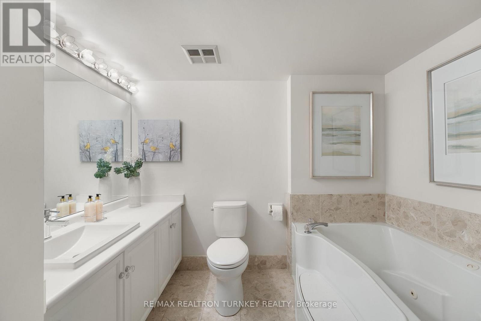 114 - 14924 Yonge Street, Aurora, ON - Indoor Photo Showing Bathroom