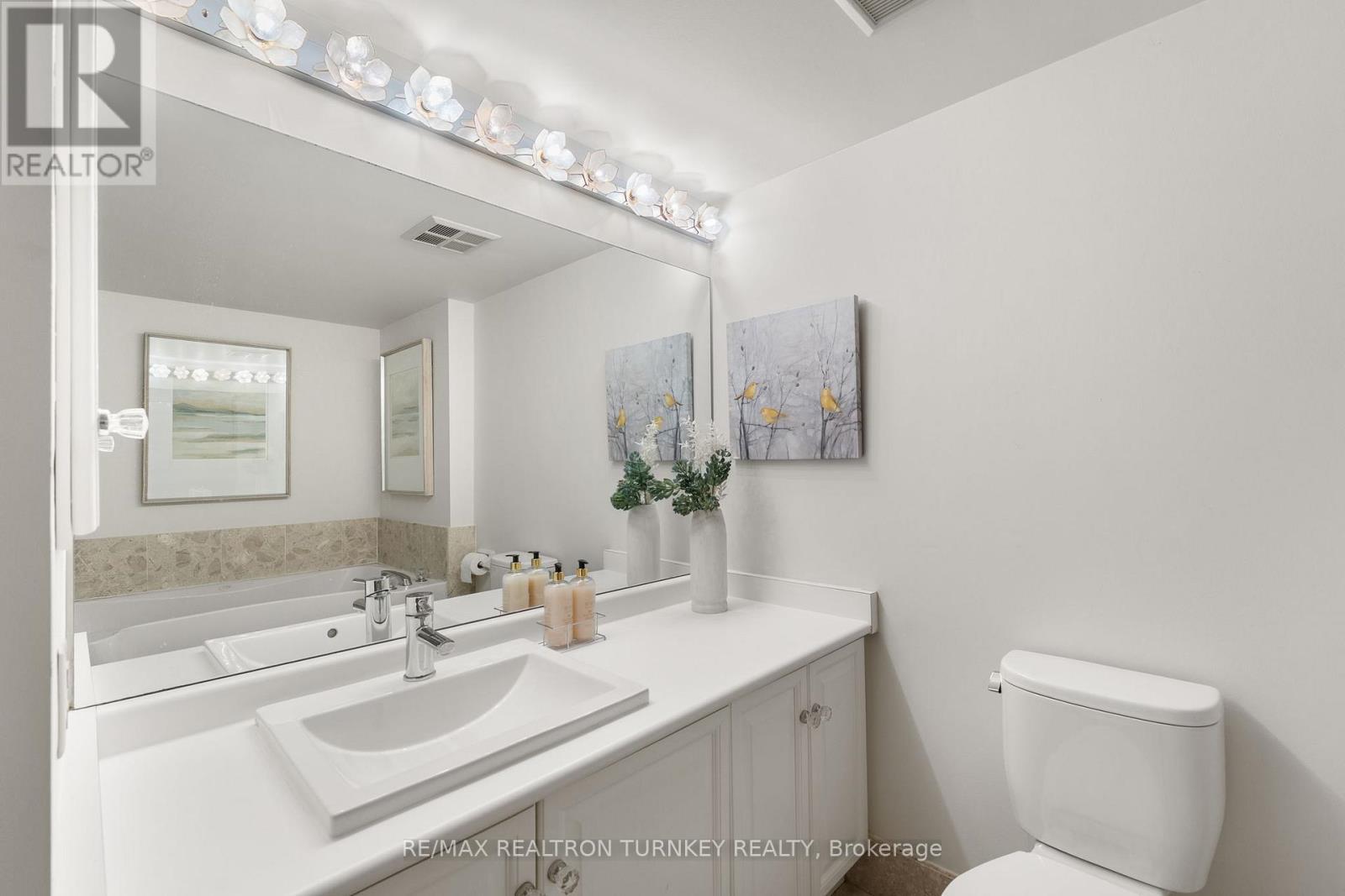 114 - 14924 Yonge Street, Aurora, ON - Indoor Photo Showing Bathroom