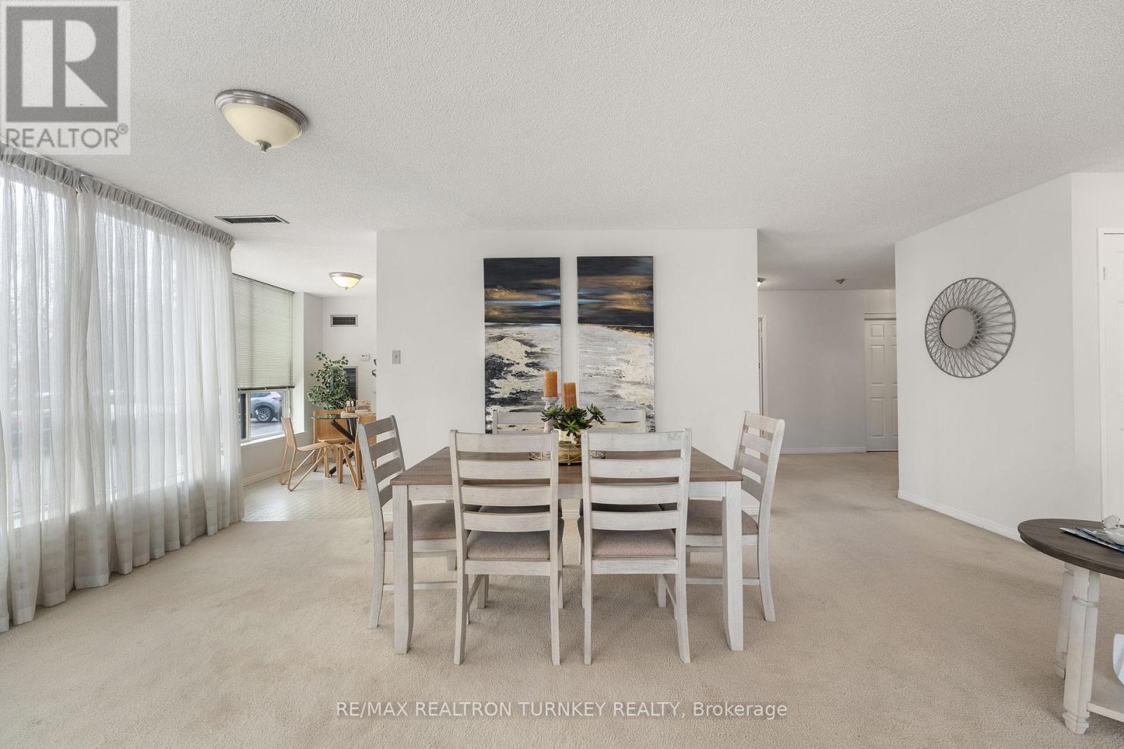 114 - 14924 Yonge Street, Aurora, ON - Indoor Photo Showing Dining Room