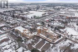 Excellent walkability, and quick access to Hwy 404 -