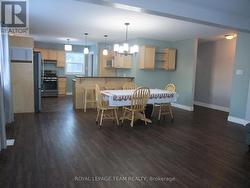 Plenty of room for the whole family to gather. -