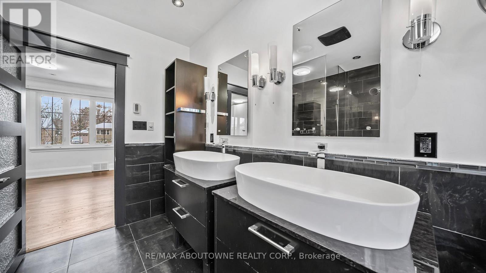 231 Woodale Avenue, Oakville, ON - Indoor Photo Showing Bathroom