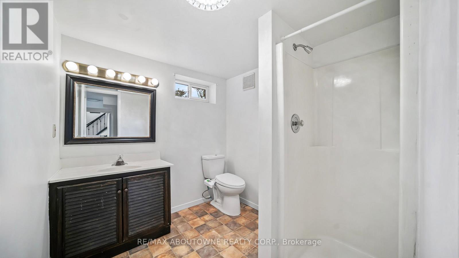 231 Woodale Avenue, Oakville, ON - Indoor Photo Showing Bathroom