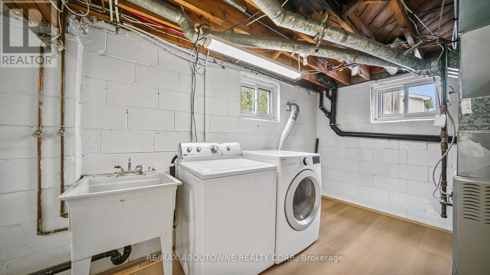 231 Woodale Avenue, Oakville, ON - Indoor Photo Showing Laundry Room