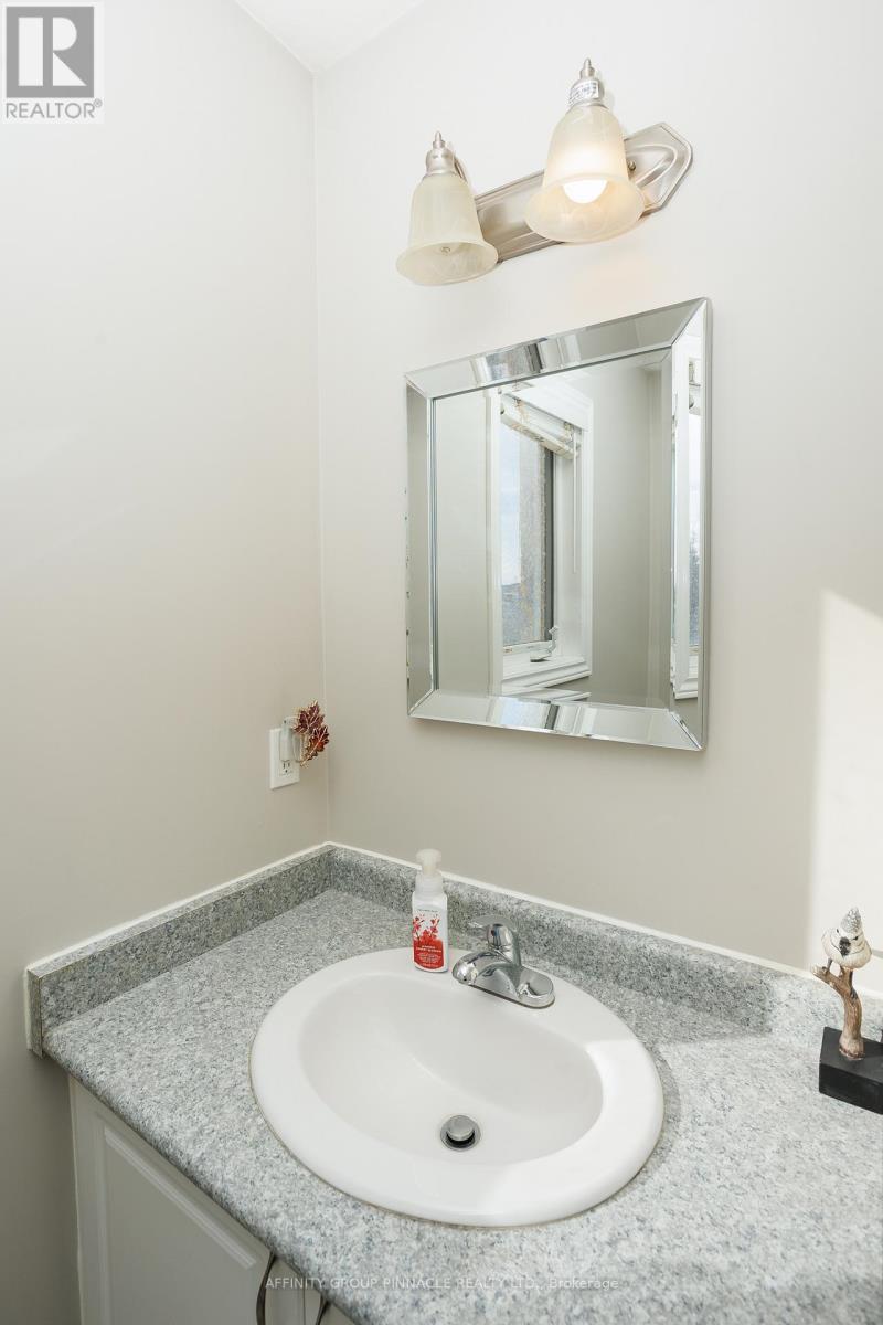 11 Moynes Court, Kawartha Lakes (Lindsay), ON - Indoor Photo Showing Bathroom