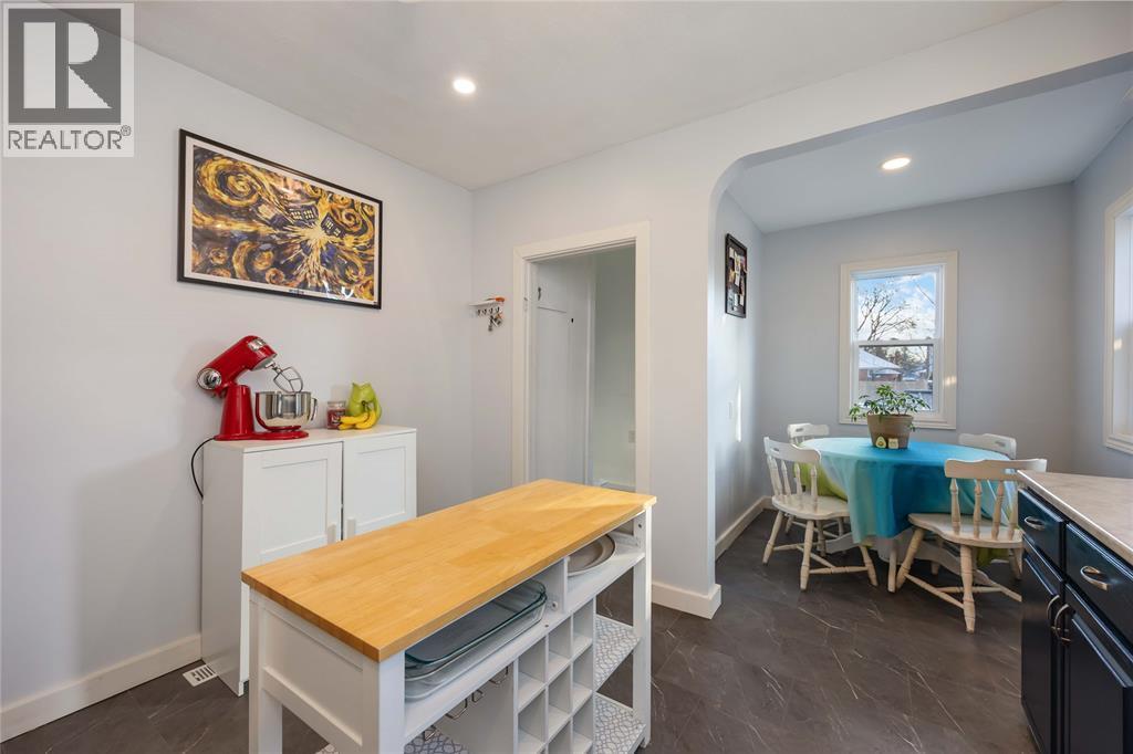 561 Mclaren Avenue, Sarnia, ON - Indoor