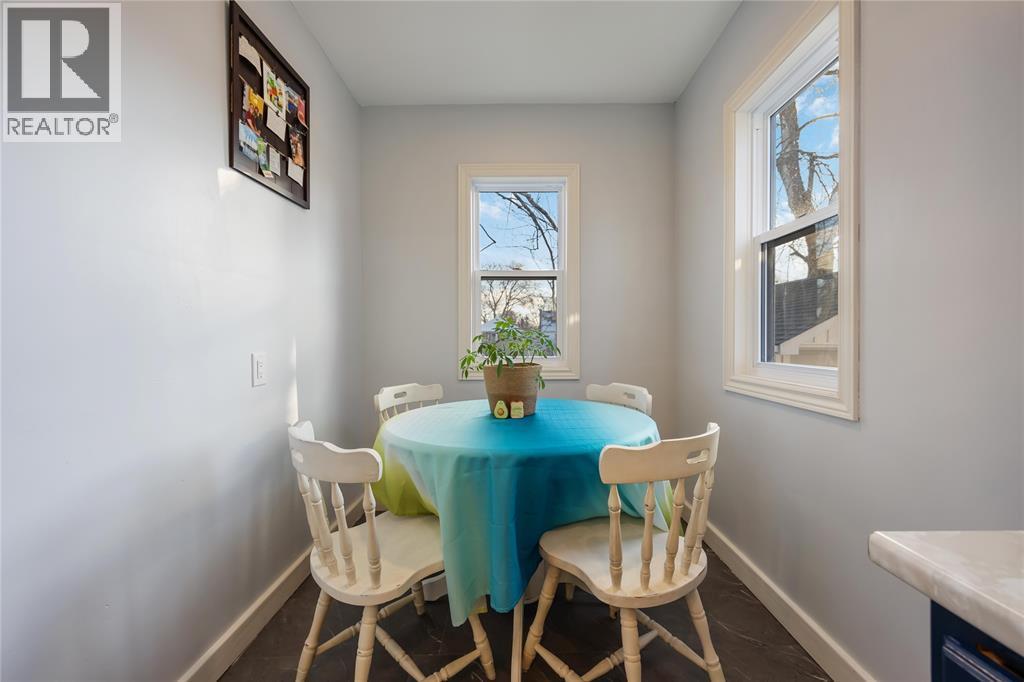 561 Mclaren Avenue, Sarnia, ON - Indoor Photo Showing Dining Room