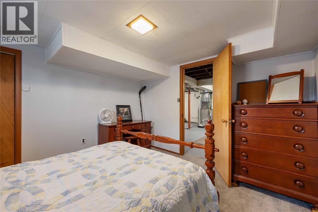561 Mclaren Avenue, Sarnia, ON - Indoor Photo Showing Bedroom